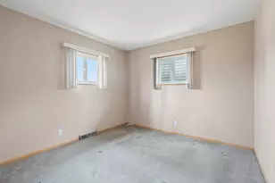537-541 N Edgelawn Dr, Aurora, IL 60506 - Photo 9