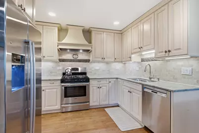 2501 Robincrest Lane, Glenview, IL 60025 - Photo 15