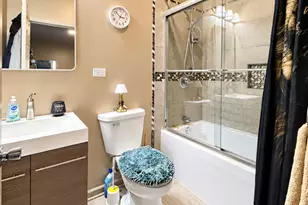 3839 S Giles Ave, Chicago, IL 60653 - Photo 17