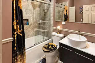 3839 S Giles Ave, Chicago, IL 60653 - Photo 21
