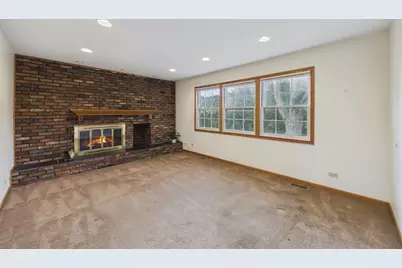 848 Clohesey Drive, Buffalo Grove, IL 60089 - Photo 3