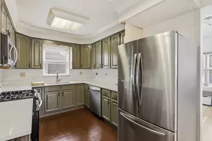 9427 S St Louis Ave, Evergreen Park, IL 60805 - Photo 5
