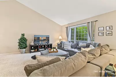 195 Meadow Lakes Boulevard, Aurora, IL 60504 - Photo 7