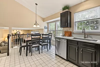 195 Meadow Lakes Boulevard, Aurora, IL 60504 - Photo 13