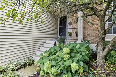 195 Meadow Lakes Boulevard, Aurora, IL 60504 - Photo 5