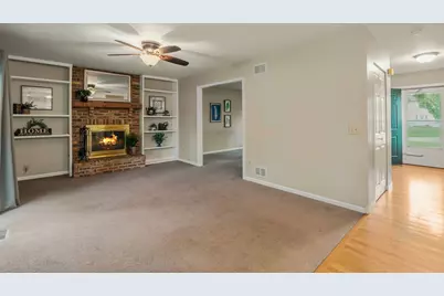 5481 Parkside Court, Gurnee, IL 60031 - Photo 9