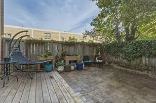 1111 W Cornelia Ave, Chicago, IL 60657 - Photo 21