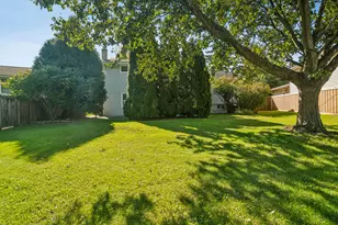 1310 E Ironwood Dr, Mount Prospect, IL 60056 - Photo 23