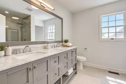 [Address not provided], Elmwood Park, IL 60707 - Photo 7