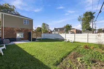 [Address not provided], Elmwood Park, IL 60707 - Photo 17