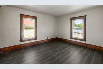 111 Warren Avenue, Aurora, IL 60505 - Photo 9