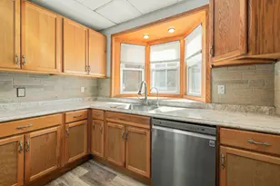 111 Warren Ave, Aurora, IL 60505 - Photo 7