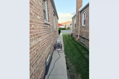 8632 S Jeffery Boulevard, Chicago, IL 60617 - Photo 25