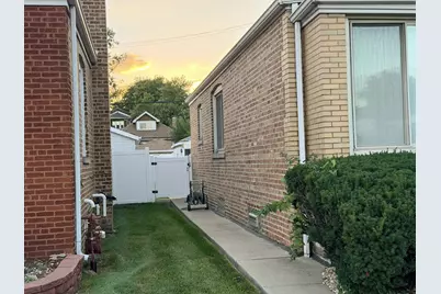 8632 S Jeffery Boulevard, Chicago, IL 60617 - Photo 3