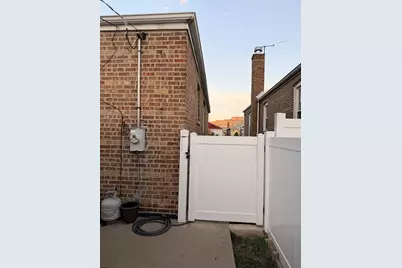8632 S Jeffery Boulevard, Chicago, IL 60617 - Photo 23
