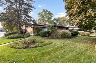 4401 W Lunt Ave, Lincolnwood, IL 60712 - Photo 1