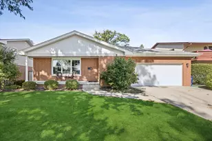 706 Courtland Cir, Western Springs, IL 60558 - Photo 1
