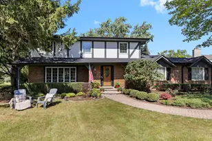 402 Minnaqua Dr, Prospect Heights, IL 60070 - Photo 1