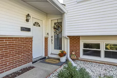 1101 E Barberry Lane, Mount Prospect, IL 60056 - Photo 3