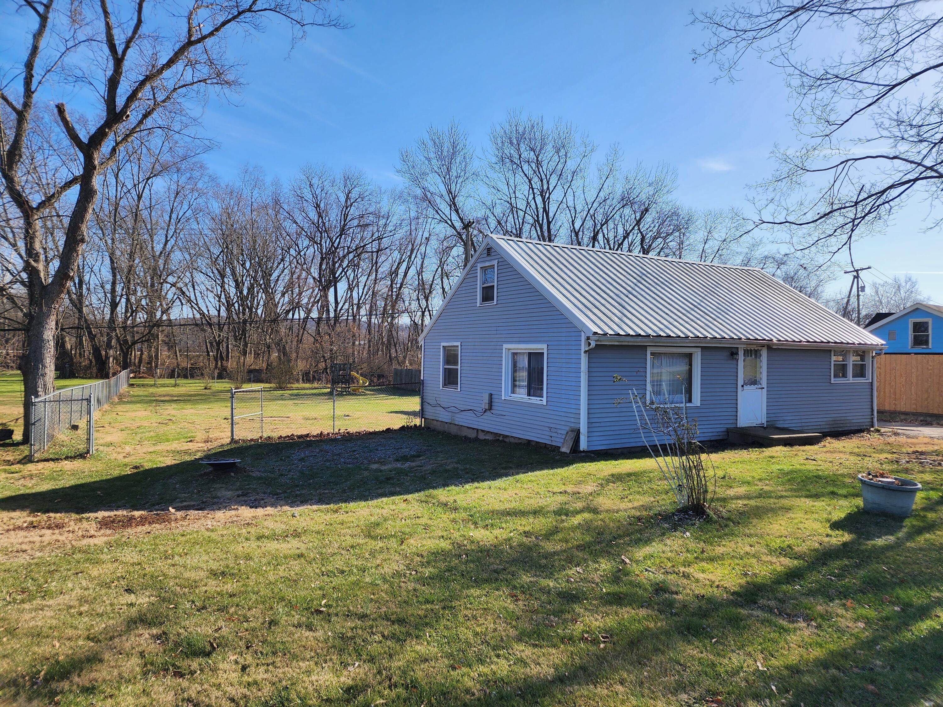 6036 Old Logan SE Rd, Lancaster, OH 43130 - MLS 222044081 - Coldwell Banker