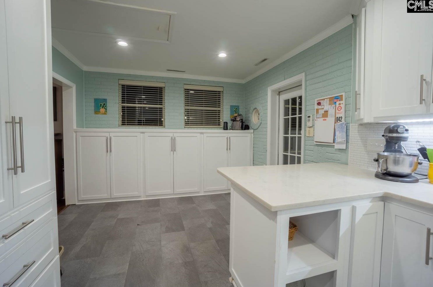 5042 Clemson Ave, Columbia SC 29206-3007 exterior