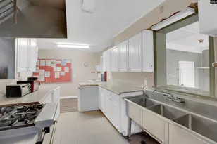 2306 Forrest St, Cayce, SC 29033 - Photo 9