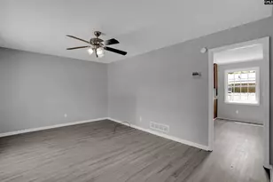 402 Ravenscroft Rd, West Columbia, SC 29172 - Photo 3