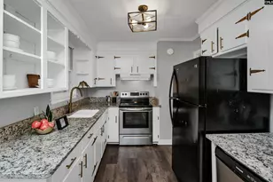 2807 Holt Dr, Columbia, SC 29205 - Photo 9