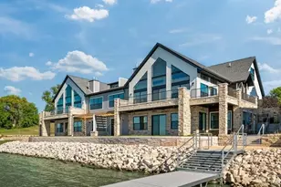 218 Lakeview Ln, Beaver Dam, WI 53916 - Photo 1