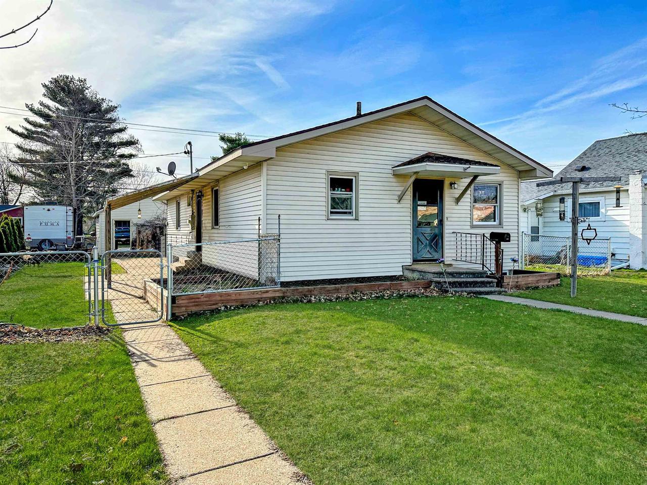 727 N Michigan St, Prairie Du Chien, WI 53821 MLS 1953594 Coldwell