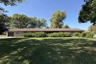 637 N Wright Rd, Janesville, WI 53546 - Photo 1