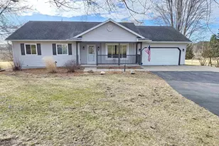 650 Mooreland Circle, Portage, WI 53901 - Photo 1