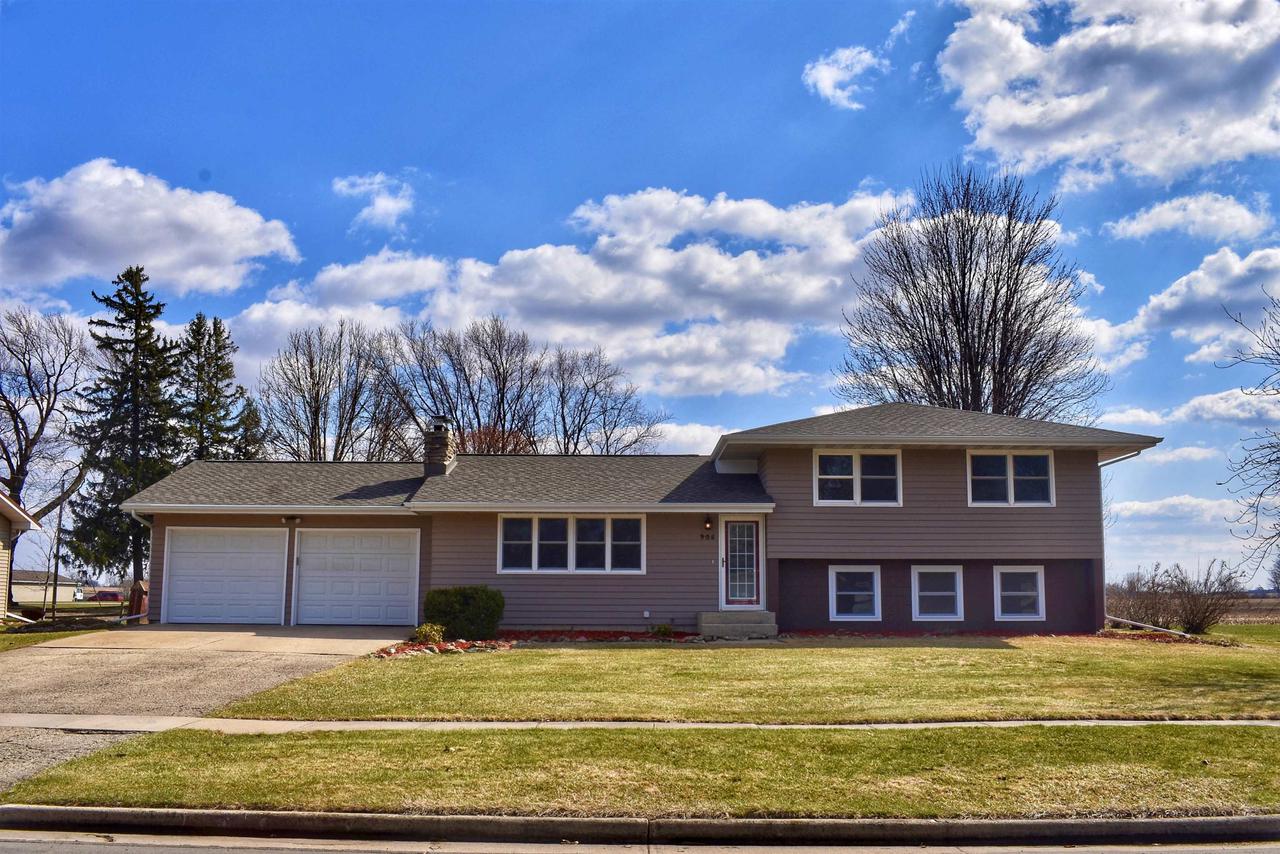 905 W Lincoln St, Waupun, WI 53963 - MLS 1997498 - Coldwell Banker