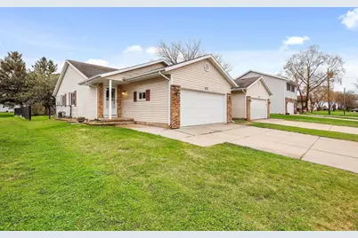 621 Granite Way, Sun Prairie, WI 53590 - Photo 1