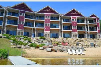 680 E Hiawatha Drive #406, Wisconsin Dells, WI 53965 - Photo 1