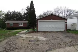 90 Falling Creek Cir, Janesville, WI 53548 - Photo 1