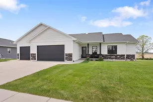 39 N Windmill Ridge Rd, Janesville, WI 53536 - Photo 1