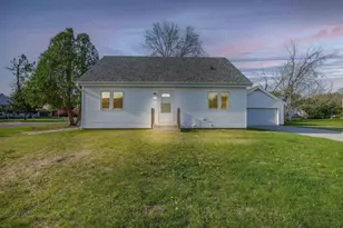 1015 Meadow St, Watertown, WI 53094 - Photo 1