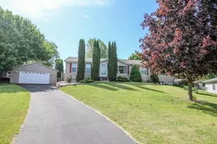 400 Oak Ridge Ct, Fort Atkinson, WI 53538 - Photo 1