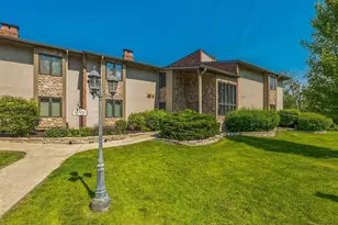 33 Abbey Villa Cir, Fontana, WI 53125 - Photo 1