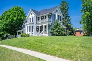 304 Tremont St, Mauston, WI 53948 - Photo 1