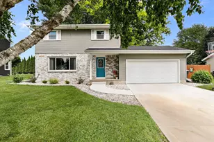 1075 Tara Dr, Sun Prairie, WI 53590 - Photo 1