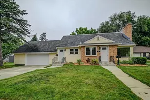 412 Martin St, Sun Prairie, WI 53590 - Photo 1