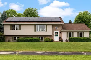 888 N Thompson Rd, Sun Prairie, WI 53590 - Photo 1