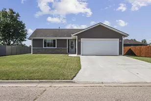 3843 Balmoral Dr, Janesville, WI 53548 - Photo 1
