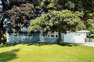 914 Rosemary Ct, Jefferson, WI 53549 - Photo 1