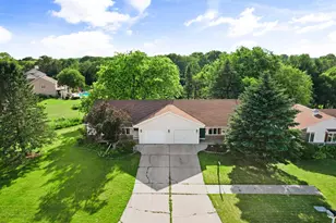 967 N Wuthering Hills Dr, Janesville, WI 53546 - Photo 1