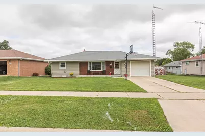 415 E Clay Street, Cuba City,  53807 - Photo 1