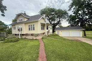 424 E Nott St, Tomah, WI 54660 - Photo 1