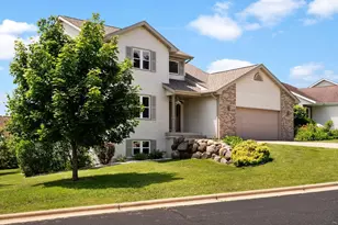 3101 Weybridge Dr, Sun Prairie, WI 53590 - Photo 1